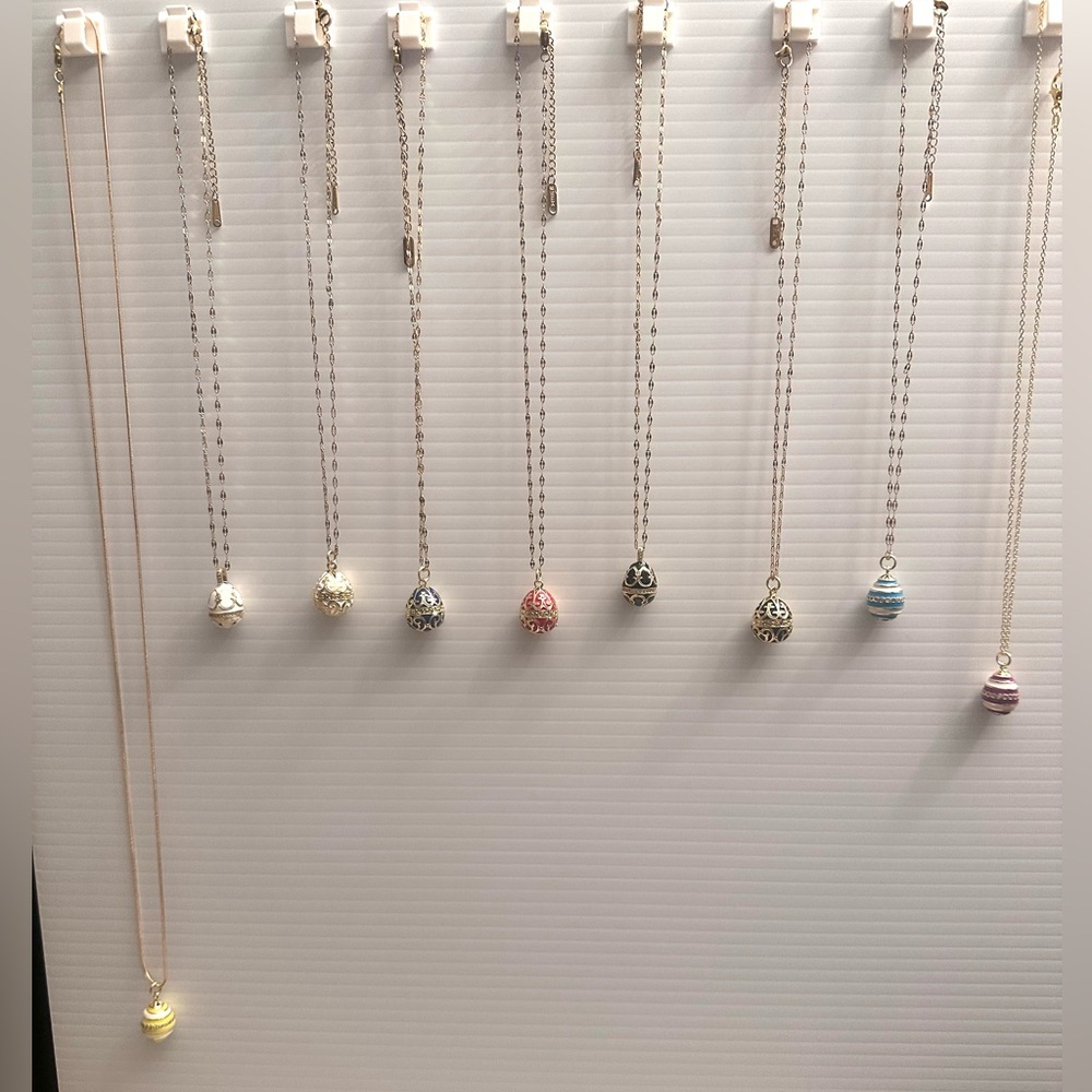 GUC Gold-tone Egg Pendant Necklace